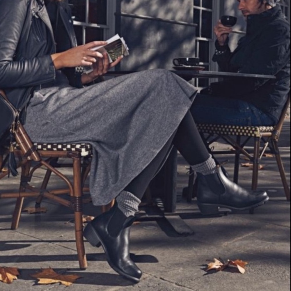 Blundstone 1671 Heeled Chelsea Boots - Picture 2 of 16